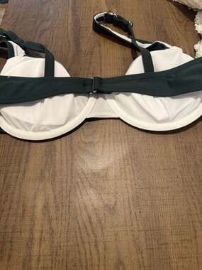 Cupshe Underwire Bikini Top Dark Green and White Size M